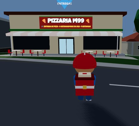 Motoboy de capacete vermelho em frente à Pizzaria i499